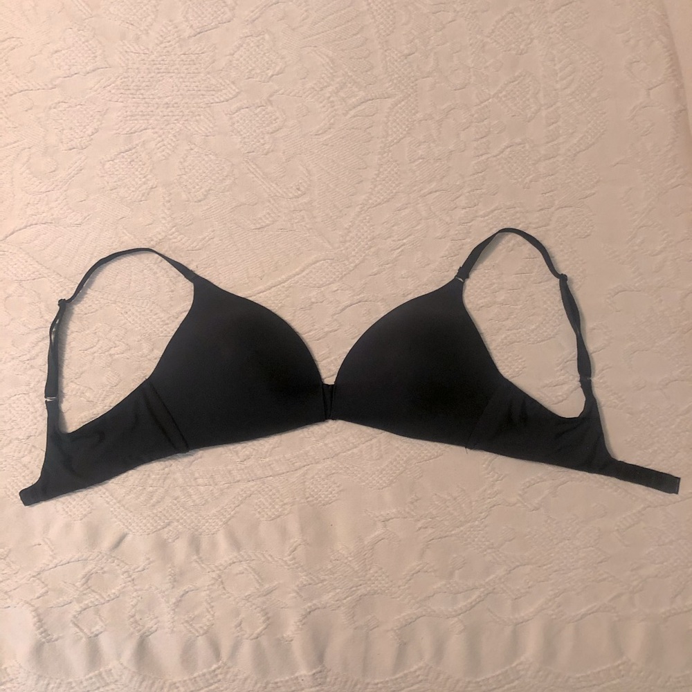 Victoria’s Secret Black Wireless Bra 34C